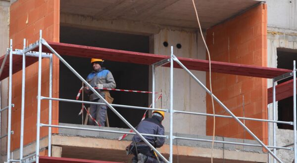 17.02.2025., Karlovac - Gradnja nove stambene zgrade u gradskoj cetvrti Grabrik. Photo: Kristina Stedul Fabac/PIXSELL