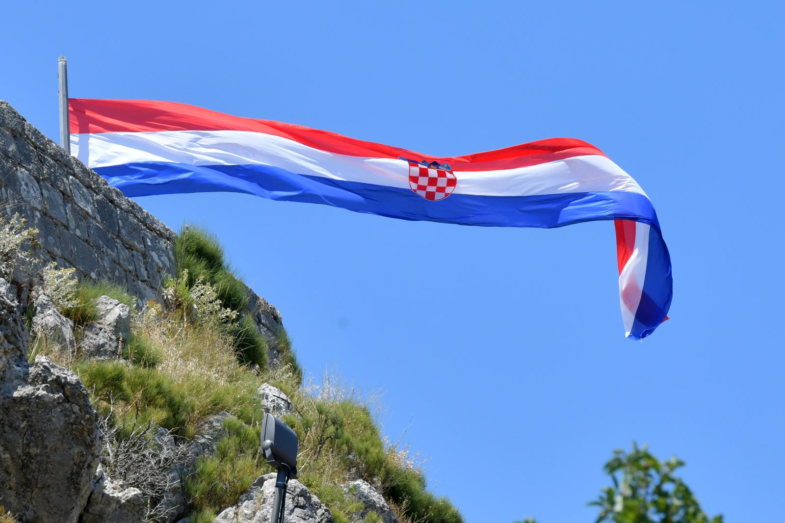 04.07.2025., Knin - Hrvatska zastava na vrhu Kninske tvrdjave. Photo: Hrvoje Jelavic/PIXSELL