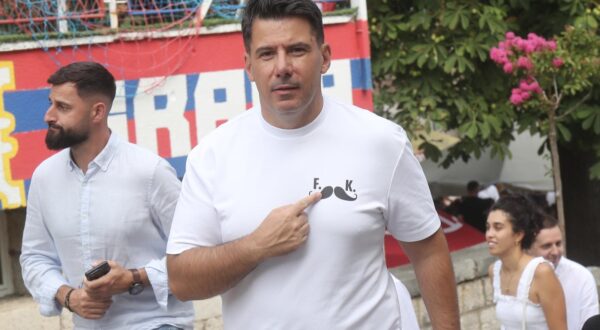 03.08.2022., Sinj - 310. Sinjska alka. Sinjska alka je hrvatska viteska igra. Odrzava se svake godine u nedjelju u prvoj trecini mjeseca kolovoza u Sinju, na godisnjicu pobjede nad turskim osvajacima 14. kolovoza 1715. Na taj dan je 700 hrvatskih vojnika iz Sinja uspjelo odbiti navalu vojske turskog seraskera Mehmed-pase Celica koja je brojala 60.000 vojnika.Dolazak uzvanika u Alkarske dvore. Photo: Ivo Cagalj/PIXSELL