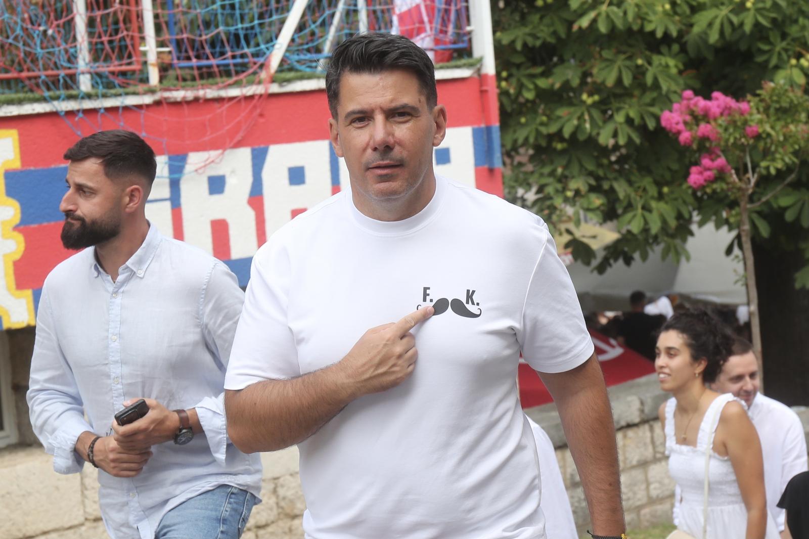 03.08.2022., Sinj - 310. Sinjska alka. Sinjska alka je hrvatska viteska igra. Odrzava se svake godine u nedjelju u prvoj trecini mjeseca kolovoza u Sinju, na godisnjicu pobjede nad turskim osvajacima 14. kolovoza 1715. Na taj dan je 700 hrvatskih vojnika iz Sinja uspjelo odbiti navalu vojske turskog seraskera Mehmed-pase Celica koja je brojala 60.000 vojnika.Dolazak uzvanika u Alkarske dvore. Photo: Ivo Cagalj/PIXSELL