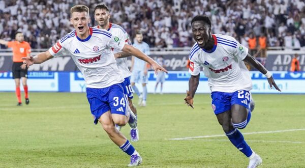 UEFA Conference League Qualifikation 2025/2026 - 3. Runde, 07.08.2025 - HNK Hajduk Split vs. FC Dinamo City Tirana - Stadion Poljud Split, Kroatien Bruno Durdov Hajduk Split, Abdoulie Sanyang Bamba Hajduk Split jubeln nach dem Tor zum 2:1 *** UEFA Conference League Qualification 2025 2026 3 Round, 07 08 2025 HNK Hajduk Split vs FC Dinamo City Tirana Stadium Poljud Split, Croatia Bruno Durdov Hajduk Split , Abdoulie Sanyang Bamba Hajduk Split cheer after scoring to make it 2 1 Copyright: xLukaxKolanovicx Photo: IMAGO/Luka Kolanovic/IMAGOSPORT