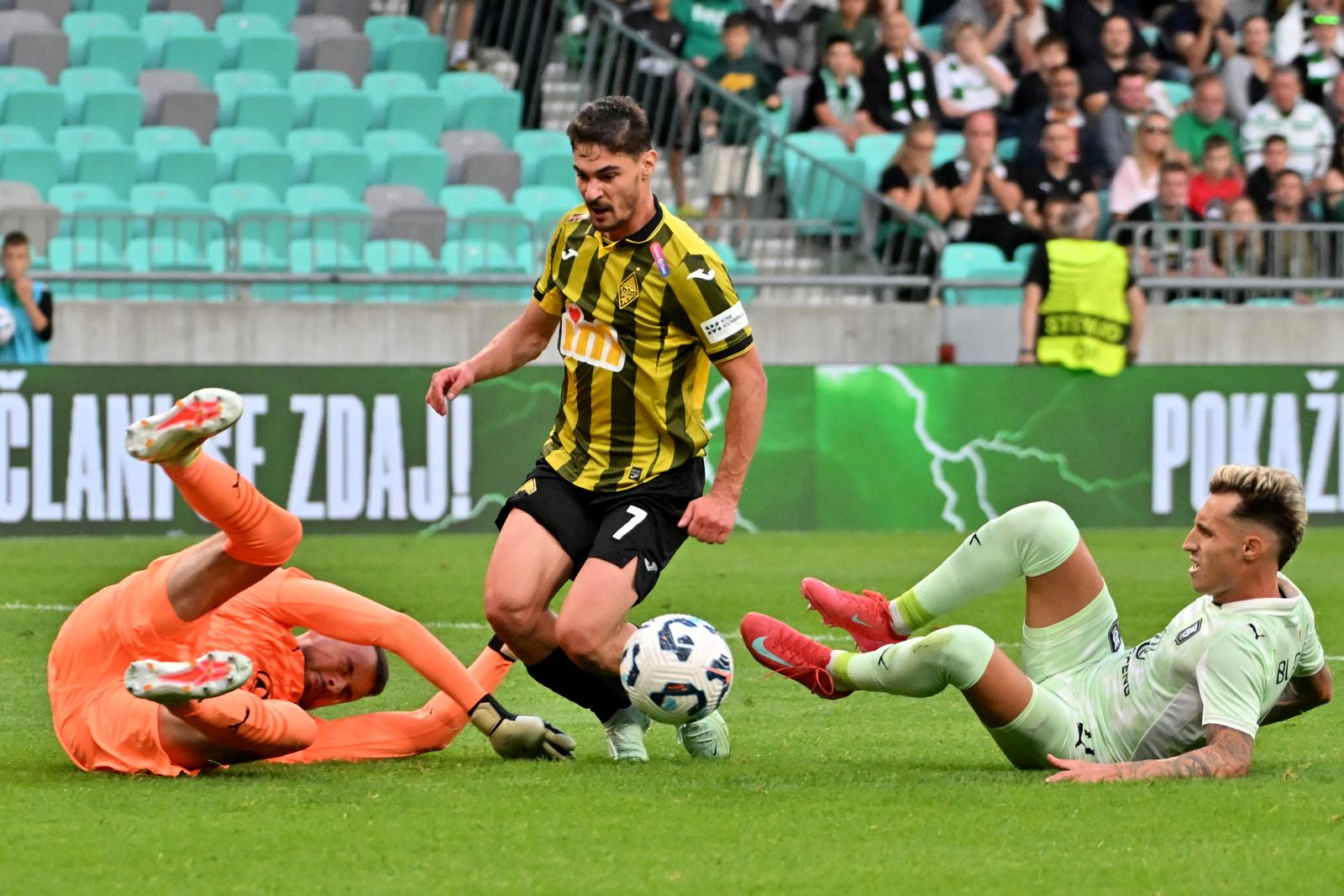 Ljubljana, Slovenia, July 8th 2025: Jorginho of Kairat Almaty (C) in action against Gal Lubej Fink of Olimpija Ljubljana (L) during the UEFA Champions League, First qualifying round, 1st leg, match between Olimpija Ljubljana and Kairat Almaty at Stadium Stozice, Ljubljana, Slovenia.  (Igor Kupljenik / SPP) (Photo by Igor Kupljenik / SPP/Sipa USA) Photo: Sports Press Photo/SIPA USA