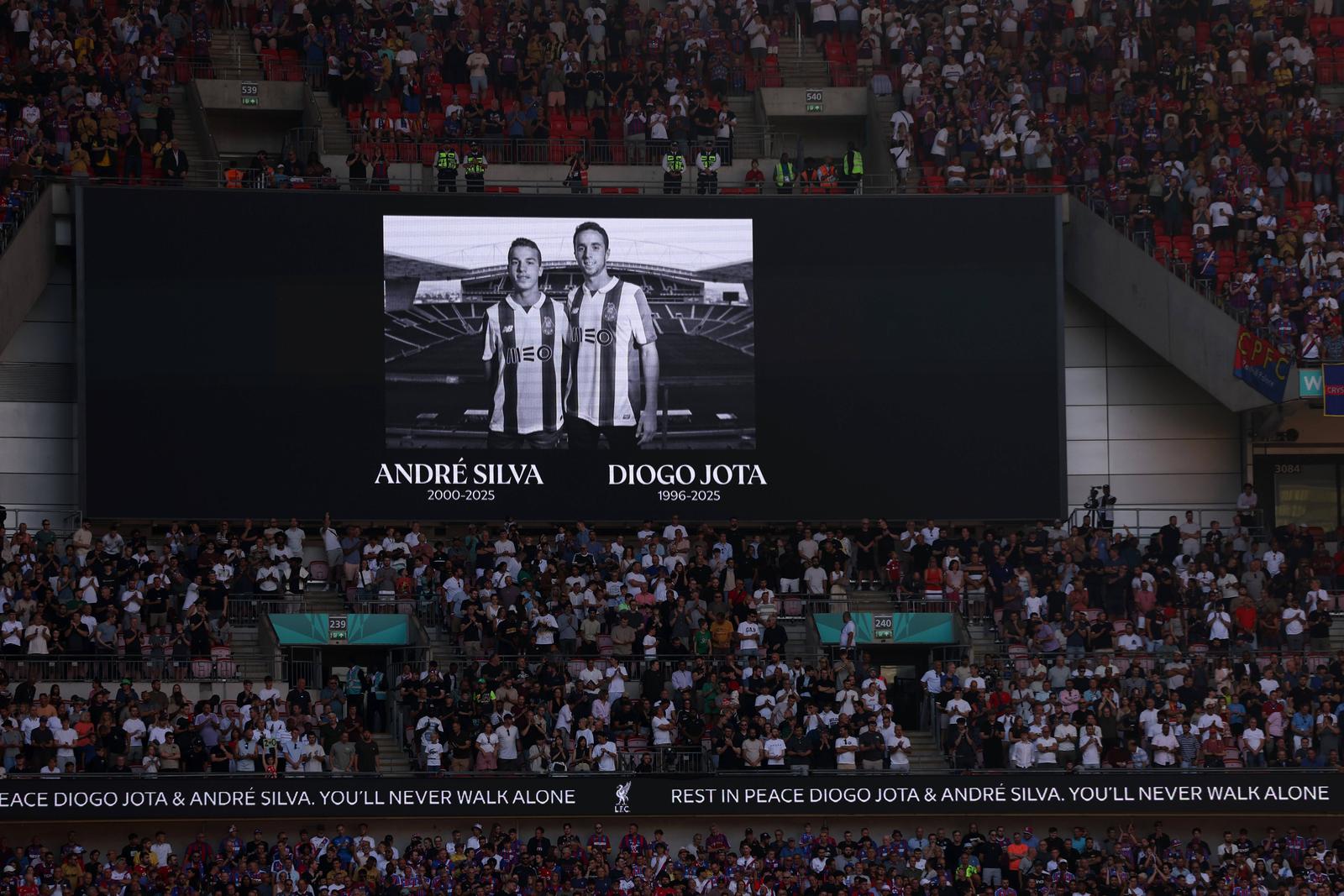 London, England, 10th August 2025. An image on the screen in respect of Andre Silva and Diogo Jota ahead of the Crystal Palace vs Liverpool FA Community Shield match at Wembley Stadium, London. Picture credit should read: Paul Terry / Sportimage EDITORIAL USE ONLY. No use with unauthorised audio, video, data, fixture lists, club/league logos or live services. Online in-match use limited to 120 images, no video emulation. No use in betting, games or single club/league/player publications. SPI_264_PT_Crystal_Palace_Liverpool SPI-4057-0295 Photo: IMAGO/Paul Terry/IMAGOSPORT
