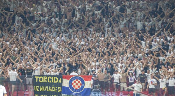 Hajduk je u Tirani bodrilo 1500 navijača, a nakon utakmice ispratili su ih šutnjom Photo: IMAGO/Matrix Images/Armando Babani/IMAGOSPORT