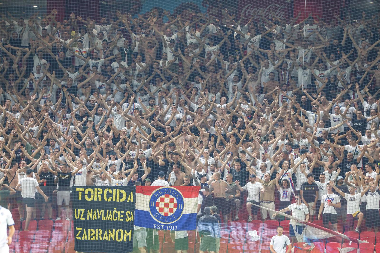 Hajduk je u Tirani bodrilo 1500 navijača, a nakon utakmice ispratili su ih šutnjom Photo: IMAGO/Matrix Images/Armando Babani/IMAGOSPORT