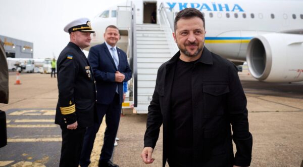 Ukrainian President Volodymyr Zelensky visits the United Kingdom Ukrainian President Volodymyr Zelensky visits the United Kingdom on August 14, 2025. Photo by PRESIDENT OF UKRAINE apaimages Khan Younis Gaza Strip United Kingdom of Great Britain and Northern Ireland 140825_United-Kingdom_UPO_005.jpeg Copyright: xapaimagesxPRESIDENTxOFxUKRAINExxapaimagesx Photo: IMAGO/PRESIDENT OF UKRAINE  apaimages/IMAGOSTOCK&PEOPLE