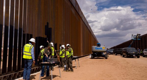 Homeland Security Secretary Kristi Noem paints the steel border wall black after a news conference with the El Paso Sector in Santa Teresa, N.M., on Tuesday, Aug. 19, 2025. She announced the entire structure will be painted black. (Photo by Gaby Velasquez / El Paso Times / USA TODAY NETWORK via Imagn Images/Sipa USA) Photo: USA TODAY/SIPA USA