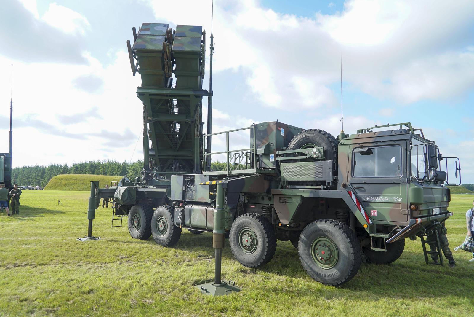 cntv archiv Patriot Flug abwehr System beim Tag der Bundeswehr auf dem Militärflugplatz Jagel 28.Juni 2025 Der Militaerfligplatz Jagel war heute einer der Bundeswehrstandorte auf dem der bundesweite Tag der Bundeswehr stattgefunden hat Flugzeuge und Ausrüstung waren zu besichtigen Schleswig-Holstein Deutschland *** cntv archive Patriot air defense system at the day of the Bundeswehr on the military airfield Jagel 28 June 2025 The military airfield Jagel was today one of the Bundeswehr sites on which the nationwide day of the Bundeswehr took place Aircraft and equipment were on display Schleswig Holstein Germany Photo: IMAGO/IMAGOSTOCK&PEOPLE