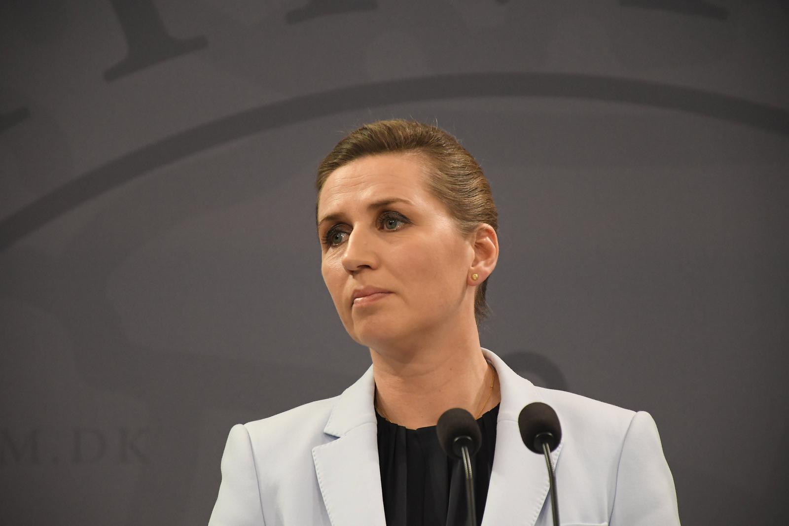 Copenhagen/Denmark./10 February 2022/Denamrk prime minister Ms.Mette Frederiksen holds joint press conference with her minister for defence on her lfet Morten Bodskov and on her right Jeppe Kofod miister for foreign affairns regarding Denmark and United States of America USA  security and defence cooperations press conference holds at Mirror hall at prime minmister oiffce building in danishc apital Copenhagen Denamrk. Photo..Francis Joseph Dean/Dean Pictures Photo: IMAGO/Francis Dean/Dean Pictures/IMAGOSTOCK&PEOPLE