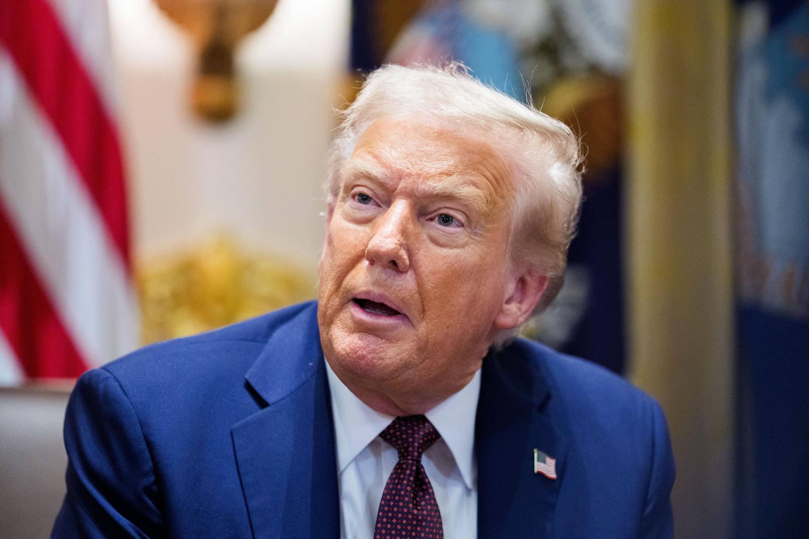 United States President Donald J Trump participates in a Cabinet Meeting in the Cabinet Room of the White House in Washington, DC, US, on Tuesday, August 26, 2025. Copyright: xAaronxSchwartzx/xPoolxviaxCNPx/MediaPunchx Photo: IMAGO/Aaron Schwartz / Pool via CNP /MediaPunch/IMAGOSTOCK&PEOPLE