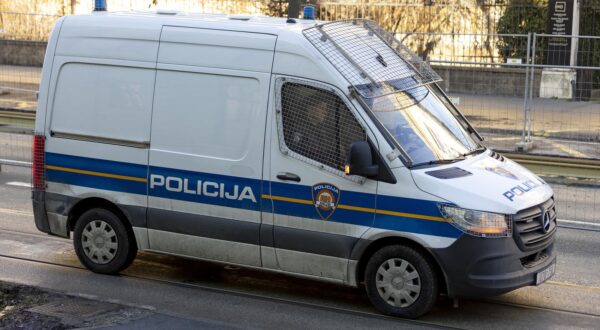 25.01.2024., Osijek - Na Zupanijski sud u Osijeku privedena petorica muskaraca osumnjicenih za krijumcarenje ljudi. Photo: Davor Javorovic/PIXSELL