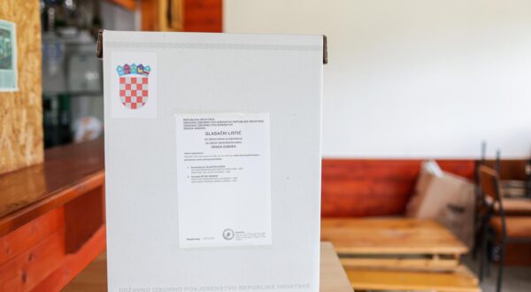 01.06.2025., Zabok - Gradjani glasaju u drugom krugu lokalnih izbora. Photo: Luka Stanzl/PIXSELL