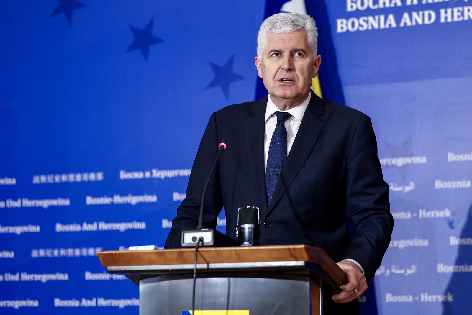 02.04.2025., Sarajevo, Bosna i Hercegovina - Nakon sastanka Trojke iz Federacije Bosne i Hercegovine (FBiH), Trojke iz Republike Srpske (RS) i HDZ-a, odrzana je konferencija za medije. Dragan Covic Photo: Armin Durgut/PIXSELL