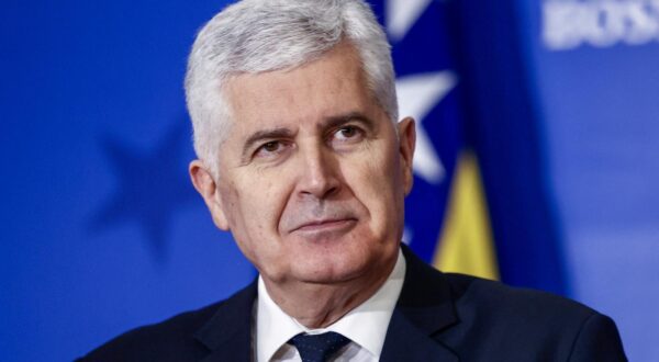 02.04.2025., Sarajevo, Bosna i Hercegovina - Nakon sastanka Trojke iz Federacije Bosne i Hercegovine (FBiH), Trojke iz Republike Srpske (RS) i HDZ-a, odrzana je konferencija za medije. Dragan Covic Photo: Armin Durgut/PIXSELL