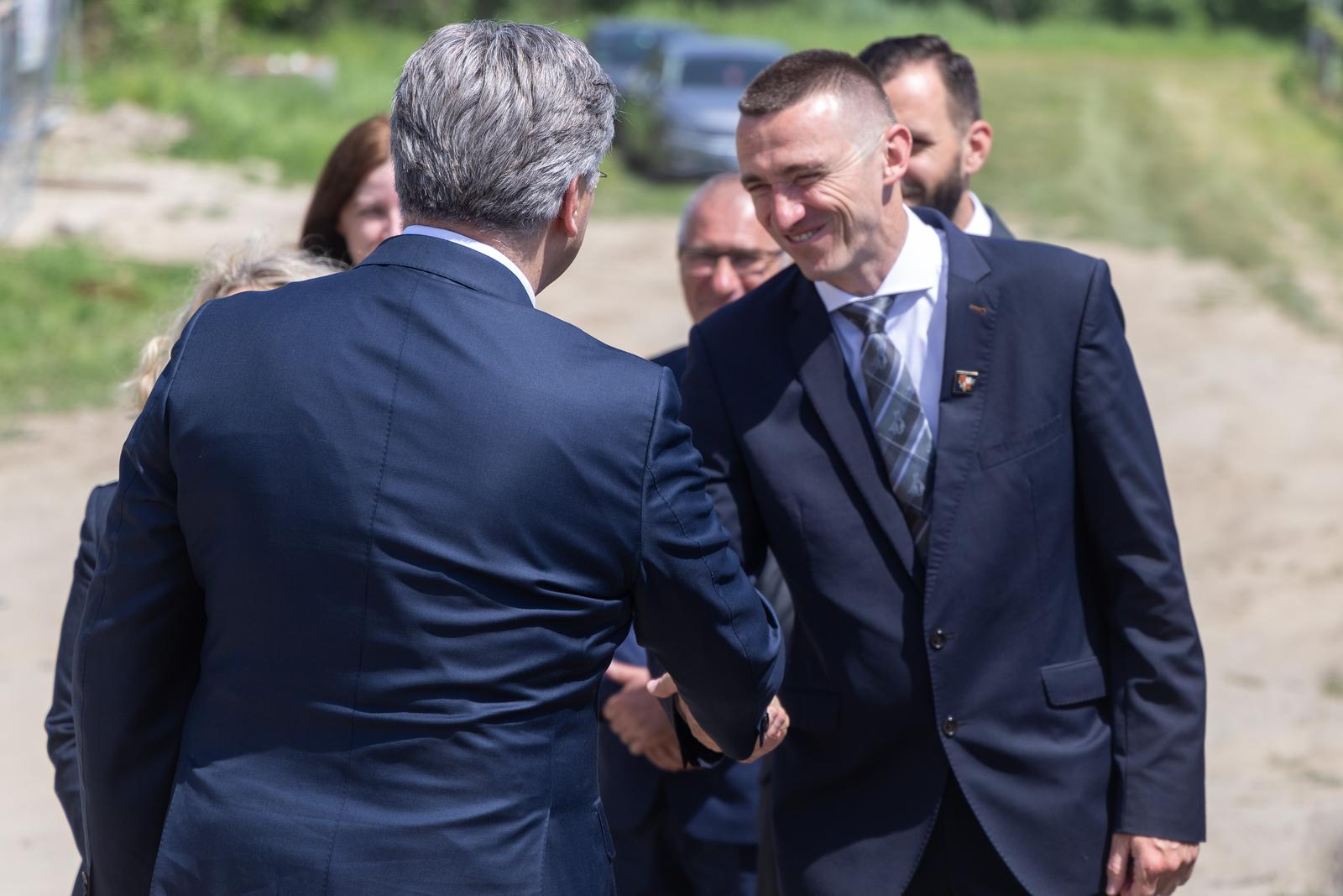 03.05.2025., Vukovar - Gradonacelnik Ivan Penava s predsjednikom Vlade Republike Hrvatske Andrejom Plenkovicem obisao je radove na Arheoloskom parku Vucedol  Photo: Borna jaksic/PIXSELL