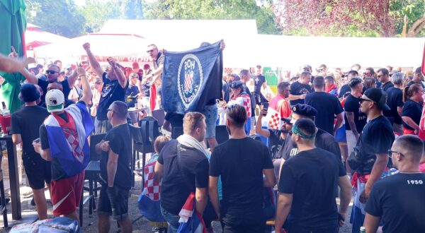 04.08.2025., Sinj - Obozavatelji Thompsona okupljaju se u Sinju uoci koncerta. Photo: Ivana Ivanovic/PIXSELL