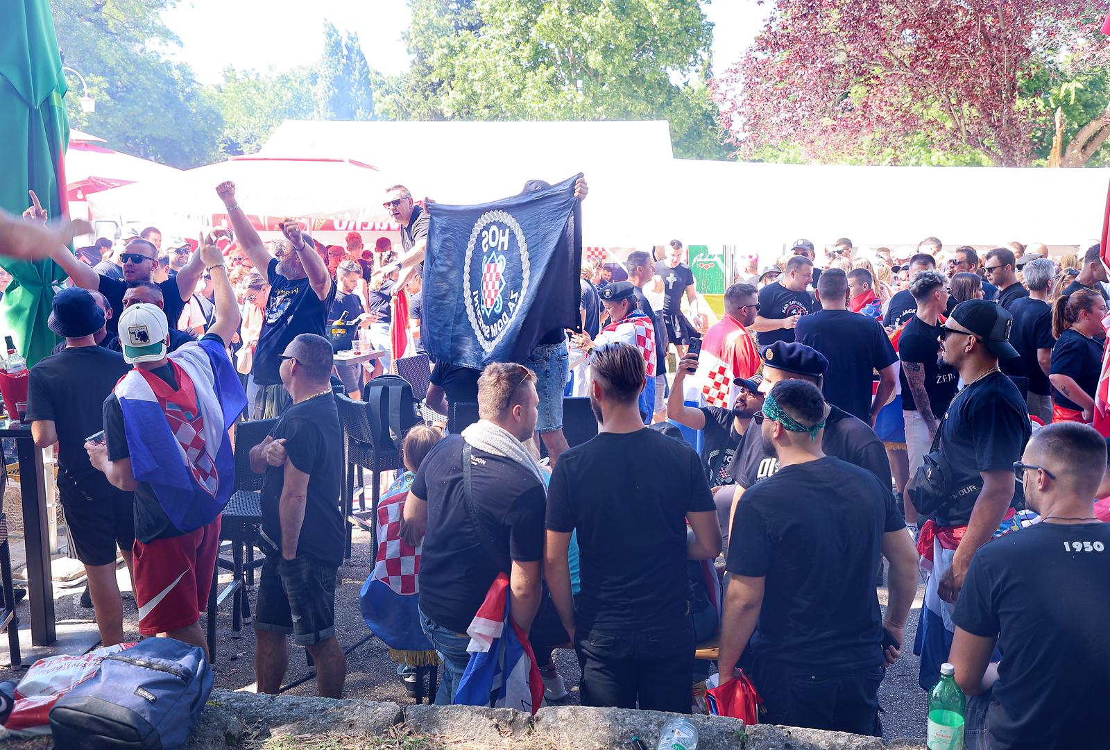04.08.2025., Sinj - Obozavatelji Thompsona okupljaju se u Sinju uoci koncerta. Photo: Ivana Ivanovic/PIXSELL