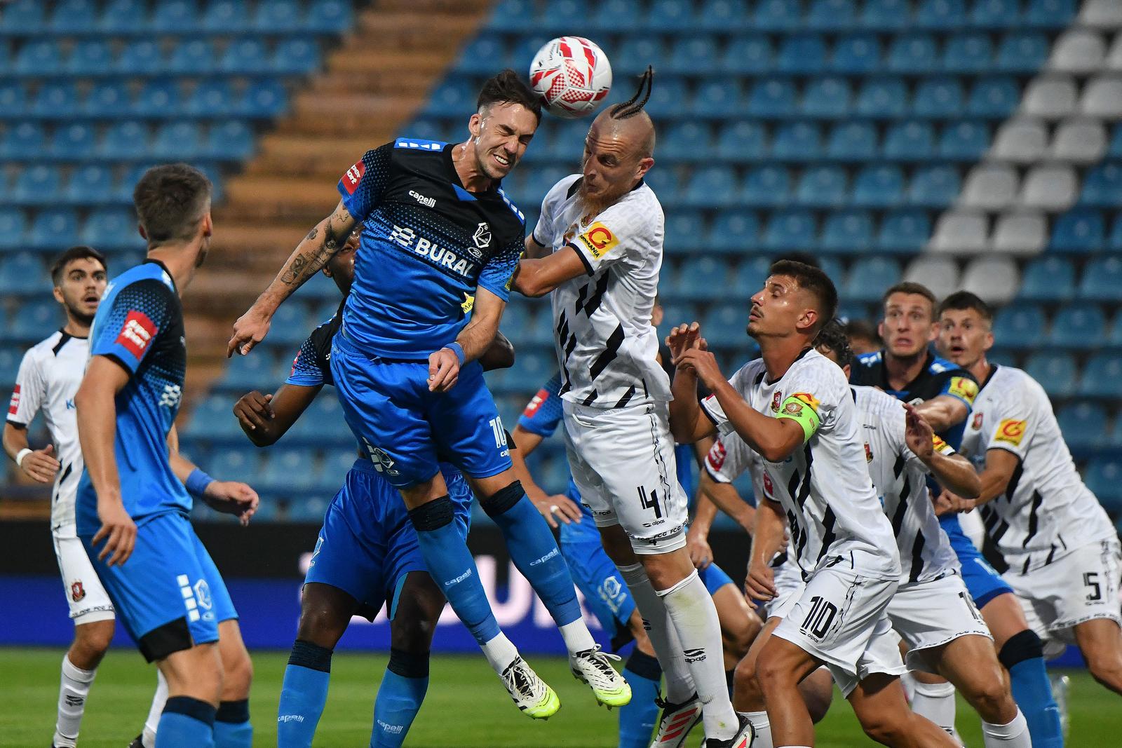 04.08.2025., stadion Varteks, Varazdin - SuperSport HNL, 01. kolo, NK Varazdin - HNK Gorica. Leon Belcar, Jakov Filipovic i Jurica Prsir Photo: Vjeran Zganec Rogulja/PIXSELL
