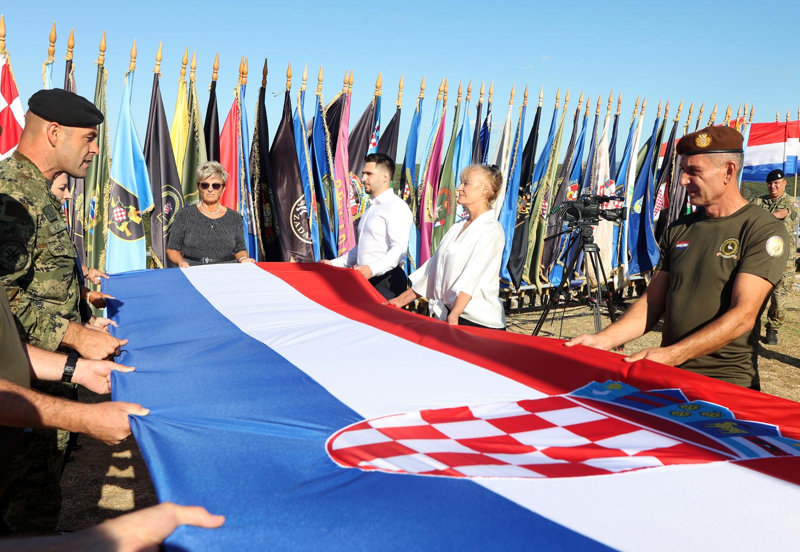 05.08.2025.,Knin- Proslava obiljezavanja Dana pobjede i domovinske zahvalnosti, Dana hrvatskih branitelja i 30. obljetnice vojno redarstvene operacije Oluja. Podizanje zastave na kninskoj tvrdjavi.  Photo: Dusko Jaramaz/PIXSELL