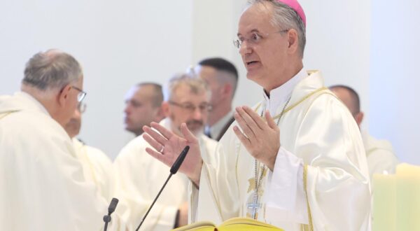 05.08.2025.,Knin-  Misno slavlje u Crkvi Gospe Velikog Hrvatskog Krsnog Zavjeta na obiljezavanju Dana pobjede i domovinske zahvalnosti, Dana hrvatskih branitelja i 30. obljetnice vojno-redarstvene operacije Oluja.Svetu misu predvodio  je zagrebacki nadbiskup mons. Drazen Kutlesa.Svetoj misi nazocio je drzavni vrh,premijer Plenkovic sa ministrima. Photo: Dusko Jaramaz/PIXSELL