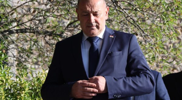 05.08.2025.,Knin- Proslava obiljezavanja Dana pobjede i domovinske zahvalnosti, Dana hrvatskih branitelja i 30. obljetnice vojno redarstvene operacije Oluja.  ministar Tomo Medved otkrio je spomenik Kninskoj stioni u nazocnosti autora pjesme Anton Nadomir Tadic Sutra. Photo: Dusko Jaramaz/PIXSELL