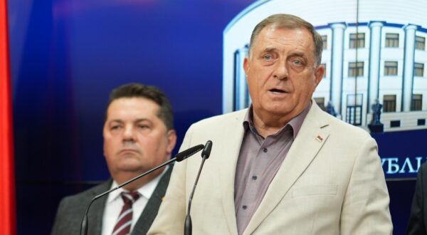 06.08.2025., Banja Luka, Bosna i Hercegovina - Milorad Dodik, kojem je Centralna izborna komisija Bosne i Hercegovine oduzela mandat predsjednika Republike Srpske najavio je danas referendum o na kojem bi stanovnici RS trebali da glasaju o tome da li Dodik treba li da prihvati ili ne odluke po kojima se rusi ustavni poredak RS. Prije konferencije u Palati Republike odrzan je sastanak lidera partija koje čine vlast u RS.  Photo: Dejan Rakita/PIXSELL