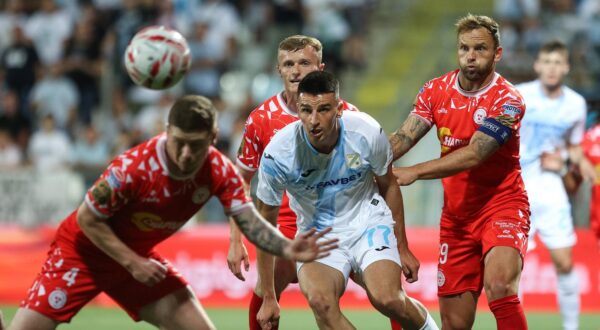 06.08.2025., stadion HNK Rijeka, Rijeka - Prva utakmica treceg kola kvalifikacija za ulazak u UEFA Europsku ligu, HNK Rijeka - Shelbourne F.C. Jonathan Lunney, Ante Matej Juric , Paddy Barrett Photo: Nel Pavletic/PIXSELL