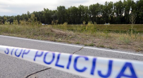08.07.2015., Prelog - Na derivacijskom kanalu rijeke Drave pronadjeni su tragovi slijetanja automobila u kanal, a u akumulacijskom jezeru HE Donja Dubrava, nizvodno od Marine, pronadjeno je bezivotno tijelo 5-godisnjeg djecaka Patrika Fogadica koji je s 29-godisnjom majkom Ivanom nestao prije tri dana. Dijete je identificirao stric Robert. Automobil je takodjer lociran, no zbog mraka bit ce izvucen sutra ujutro. r"nPhoto: Marko Jurinec/PIXSELL