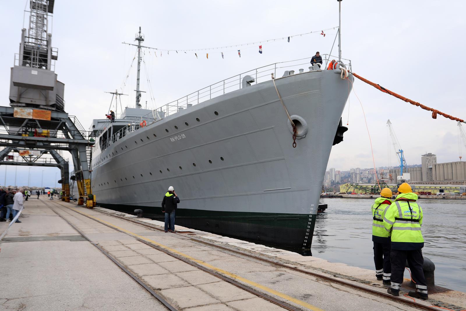 10.02.2025., Rijeka - Brod galeb dotegljen je iz Kraljevickog brodogradilista Dalmont u rijecku luku gdje je privezan uz lukobran Mololongo. Photo: Goran Kovacic/PIXSELL