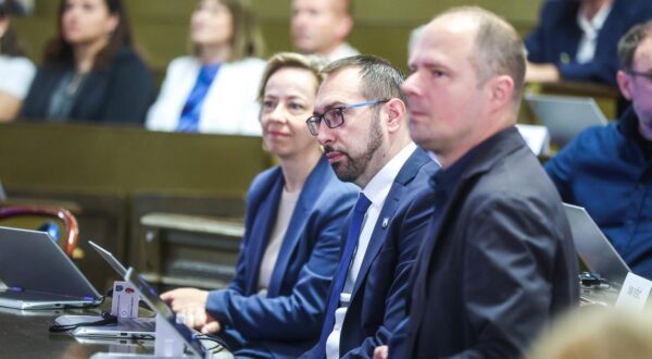 10.06.2025., Zagreb - Konstituirajuca sjednica Gradske skupstine Grada Zagreba u Staroj gradskoj vijecnici. zamjenica gradonacelnika Zagreba Danijela Dolenec, gradonacelnik Zagreba Tomislav Tomasevic i zamjenik gradonacelnika Zagreba Luka Korlaet Photo: Slavko Midzor/PIXSELL