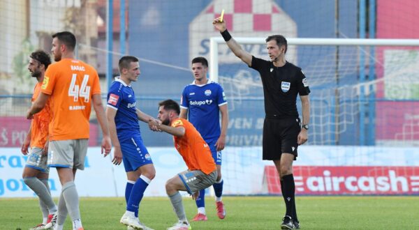 10.08.2025., Gradski stadion Ivan Kusek Apas, Koprivnica - SuperSport HNL, 02. kolo, NK Slaven Belupo - NK Varazdin. Igor Lepinjica, Tomislav Duvnjak i Duje Strukan Photo: Vjeran Zganec Rogulja/PIXSELL