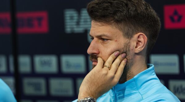 11.04.2025., stadion Maksimir, Zagreb - Konferencija za medije GNK Dinamo uoci utakmice 29. kola, GNK Dinamo - NK Osijek i nakon nedavnog otkaza treneru Fabiu Cannavaru. Trener GNK Dinamo Sandro Perkovic, predsjednik Uprave Zvonimir Manenica, Marko Bosnir, Arijan Ademi i Bruno Petkovic. Clanovi Uprave Darko Podnar, Dubravko Skender, Velimir Zajec, Hrvoje Puhalo dosli su dati podrsku treneru, igracima i predsjedniku Uprave. Photo: Goran Stanzl/PIXSELL