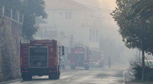 11.08.225., Krilo Jesenice - Veliki požar iznad Krila Jesenice gasi više od 100 vatrogasaca Photo: Ivo Cagalj/PIXSELL