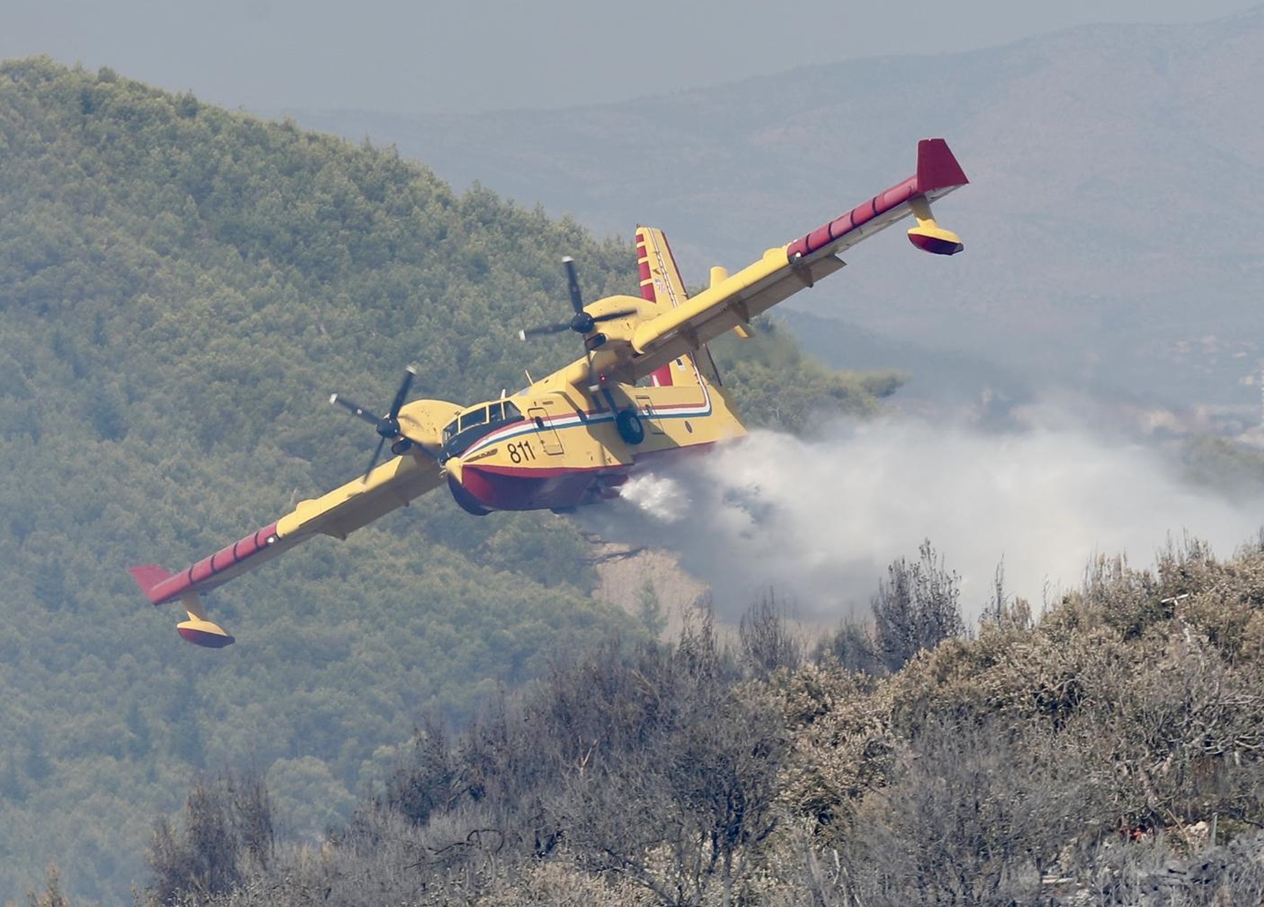 11.08.225., Krilo Jesenice - Veliki požar iznad Krila Jesenice gasi više od 100 vatrogasaca Photo: Ivo Cagalj/PIXSELL Photo: Ivo Cagalj/PIXSELL