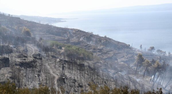 11.08.225., Krilo Jesenice - Veliki požar iznad Krila Jesenice gasi više od 100 vatrogasaca Photo: Ivo Cagalj/PIXSELL Photo: Ivo Cagalj/PIXSELL