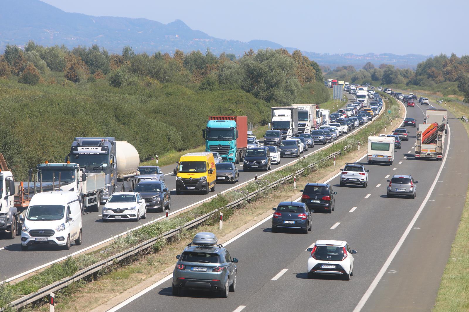 12.08.2024., Karlovac - Prometne guzve u smjeru mora na autocesti A1 izmedu Zagreba i Karlovca kod odmorista Draganic. Photo: Kristina Stedul Fabac/PIXSELL