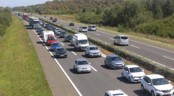 12.08.2024., Karlovac - Prometne guzve u smjeru mora na autocesti A1 izmedu Zagreba i Karlovca kod odmorista Draganic. Photo: Kristina Stedul Fabac/PIXSELL