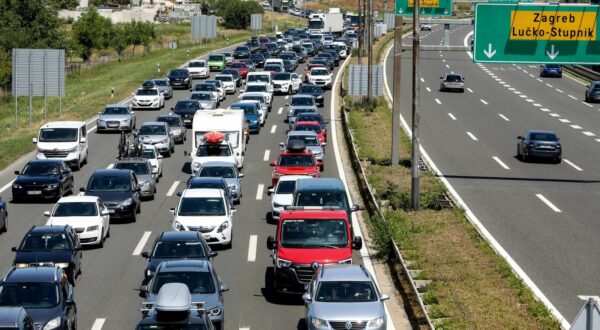14.07.2025., Zagreb, pred naplatom Lucko ﻿iz smjera cvora Buzin u smjeru mora kolona je oko 16 km Photo: Robert Anic/PIXSELL
