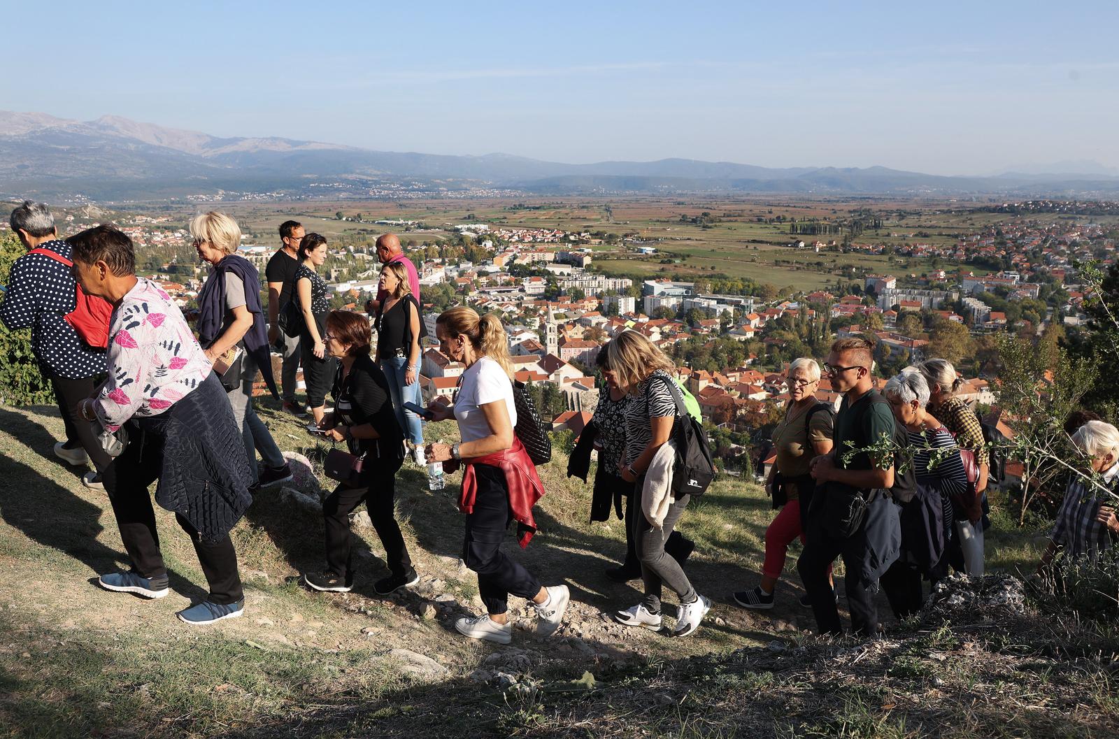 14.10.2023.,Sinj- Hodocasnici iz Gospicko-senjske nadbiskupije pohodili Sinj zajedno sa svojim  dosadasnjim biskupom  mons. Zdenkom Krizicem koji je novoimenovani splitsko-makarski nadbiskup. Photo: Ivana Ivanovic/PIXSELL
