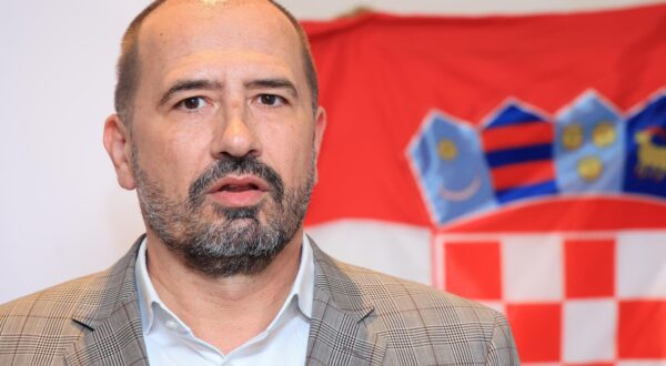 18.05.2025., Zagreb - Docek izbornih rezultata u izbornom stozeru koalicije Nezavisna lista Tomislava Jonjica - Jedino Hrvatska! Domino, Blok za Hrvatsku i Hrvatski suverenisti u caffe baru Book. Photo: Marko Prpic/PIXSELL