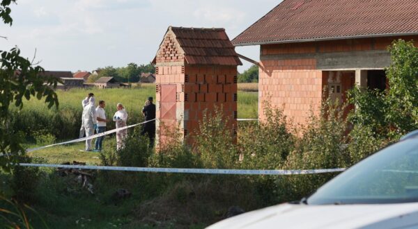 18.08.2025., Nijemci - Policijski sluzbenici su u obiteljskoj kuci u Nijemcima pronasli dva mrtva tijela. Ocevid u tijeku Photo: Davor Javorovic/PIXSELL