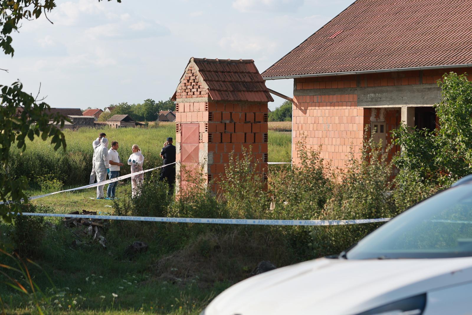 18.08.2025., Nijemci - Policijski sluzbenici su u obiteljskoj kuci u Nijemcima pronasli dva mrtva tijela. Ocevid u tijeku Photo: Davor Javorovic/PIXSELL