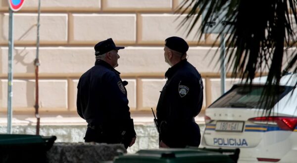 20.03.2024., Zadar - Policijsko osiguranje tijekom nastavka sudjenje Dusku Tanaskovicu za ubojstvo na Zrcu. Photo: Sime Zelic/PIXSELL