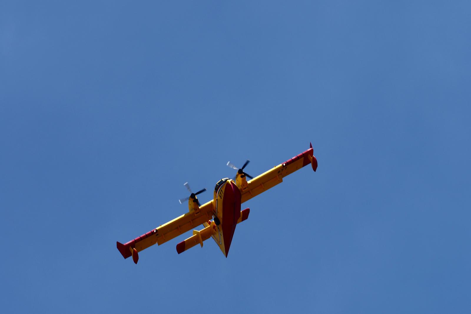 21.06.2025. Makarska - Oko 12.30. u  podnozju  Biokova doslo je do sumskog pozara koji je na svu srecu brzom reakcijom vatrogasaca i dva kanadera stavljen pod kontrolu. Photo: Toni Katic/PIXSELL