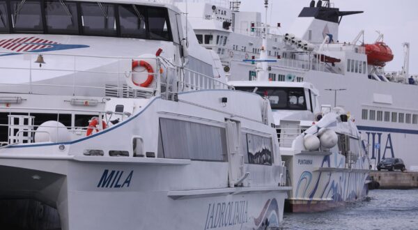21.08.2025., Split - Zbog loseg vremena u prekidu su katamaranske linije za Vis i Hvar. Photo: Ivo Cagalj/PIXSELL