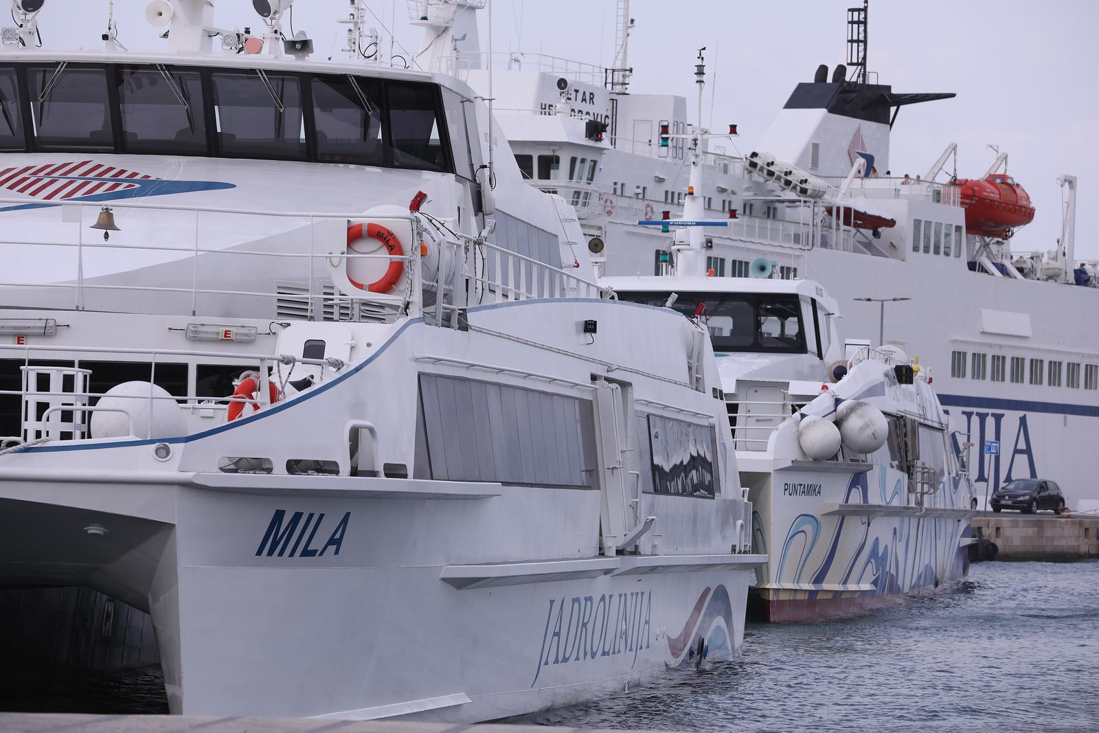 21.08.2025., Split - Zbog loseg vremena u prekidu su katamaranske linije za Vis i Hvar. Photo: Ivo Cagalj/PIXSELL
