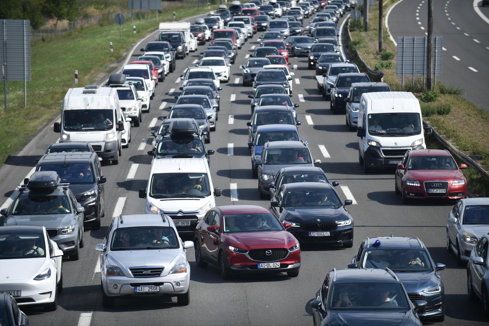 23.08.2025., Zagreb, Hrvatska - Guzva na naplatnoj postaji Lucko, u smjeru mora. Photo: Josip Mikacic/PIXSELL