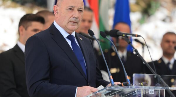 23.08.2025. Zumberak - Posljednji ispraćaj i ukop 814 žrtava Drugog svjetskog rata i poslijeratnog razdoblja ekshumiranih iz masovne grobnice jama Jazovka potpredsjednik Vlade i ministar branitelja Tomo Medved Photo: Marko Prpic/PIXSELL