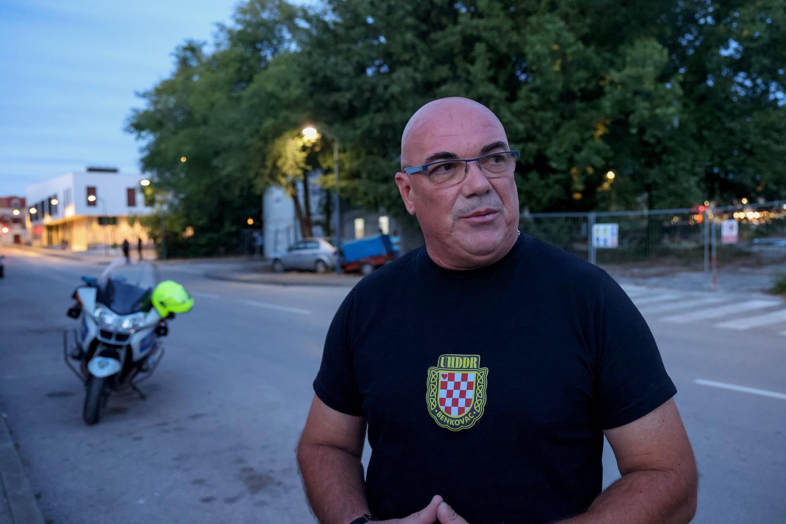25.08.2025., Benkovac - Prosvjed branitelja oko odrzavanja Festivala Nosi se. Nediljko Genda Photo: Sime Zelic/PIXSELL