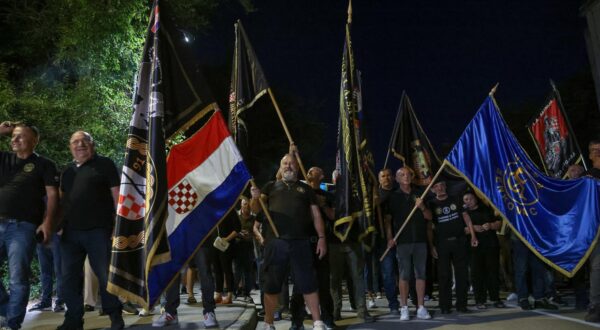 25.08.2025., Benkovac - Prosvjed branitelja oko odrzavanja Festivala Nosi se. Photo: Sime Zelic/PIXSELL